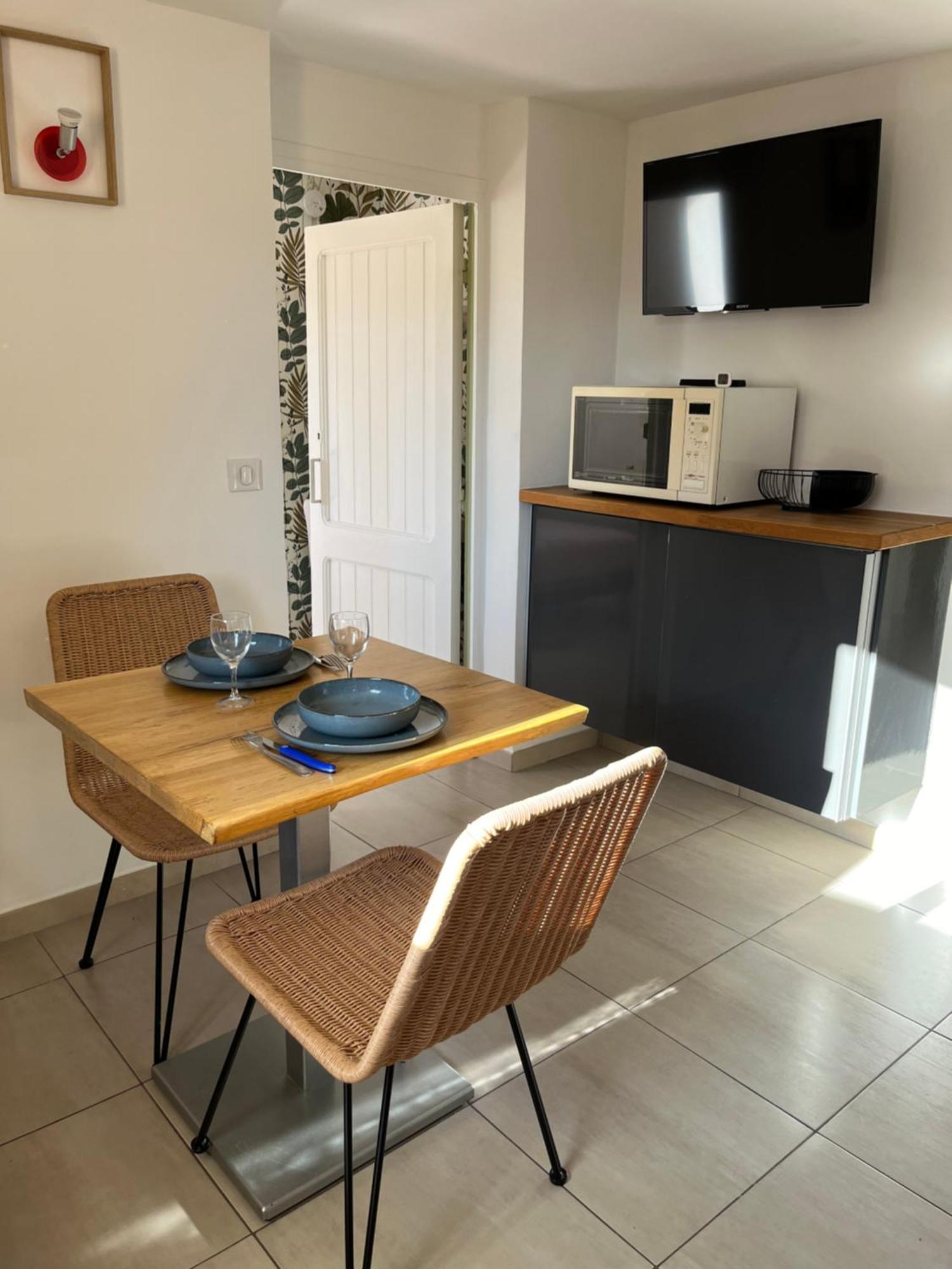 Appartement Deux Pieces Donnant Sur Un Jardin Antibes Luaran gambar